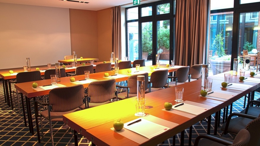 Tagungsraum Düsseldorf parlamentarische Sitzordnung relexa hotel Berlin - Tagungsraum Düsseldorf parlamentarische Sitzordnung